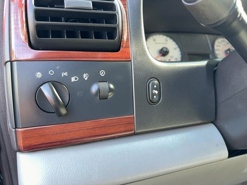 Used 2006 Ford F450 Lariat AWD/4WD image 16
