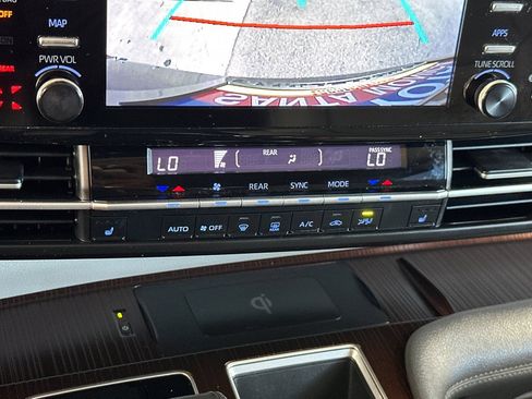 Used 2022 Toyota Sienna XLE w/ XLE Plus Package FWD image 23