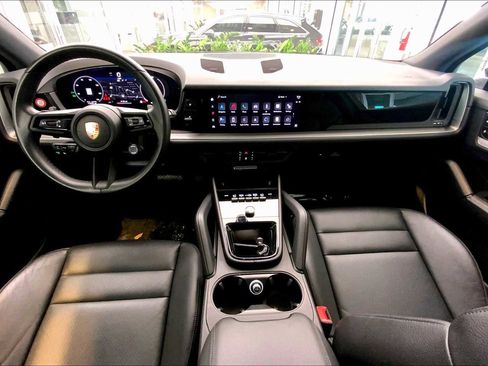 Used 2024 Porsche Cayenne image 42