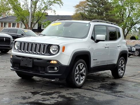 Used 2017 Jeep Renegade Latitude w/ Cold Weather Group AWD/4WD image 3