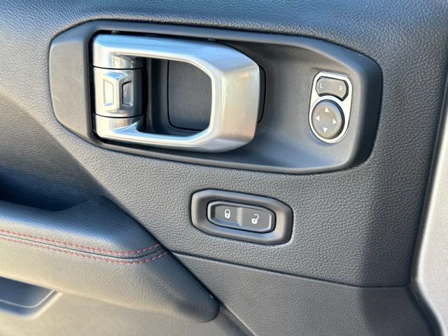 Used 2018 Jeep Wrangler Unlimited Rubicon AWD/4WD image 28