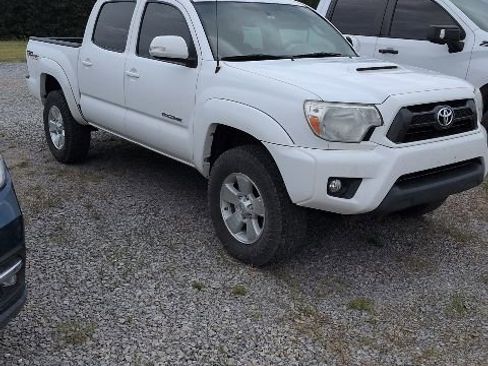 Used 2014 Toyota Tacoma PreRunner w/ TRD Sport Package RWD image 2