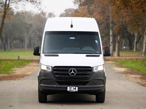 Used 2023 Mercedes-Benz Sprinter 2500 image 7