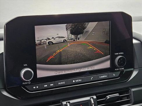 Used 2023 Nissan Pathfinder S image 14