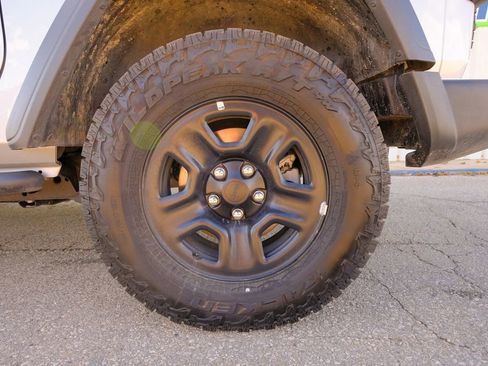 Used 2024 Jeep Wrangler Sport image 31