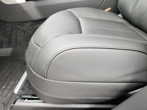 New 2026 Land Rover Range Rover Long Wheelbase SE image 25