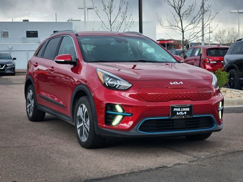 Used 2022 Kia Niro EX w/ Cold Weather Package FWD image 3