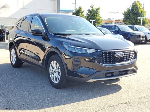 Used 2023 Ford Escape Active w/ Tech Pack #2 AWD/4WD image 4