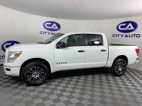 Used 2022 Nissan Titan SV AWD/4WD image 6