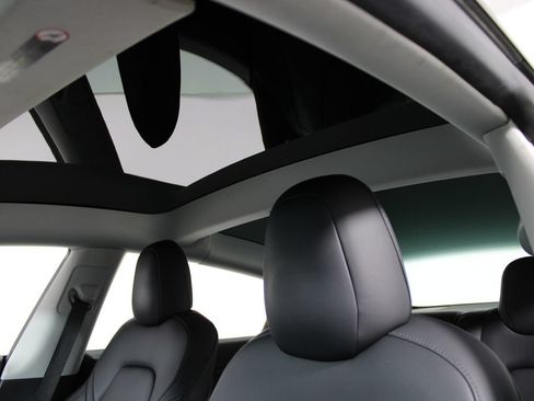 Used 2021 Tesla Model 3 Standard Range Plus RWD image 8