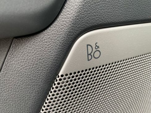 Used 2023 Ford F150 Lightning Lariat image 39