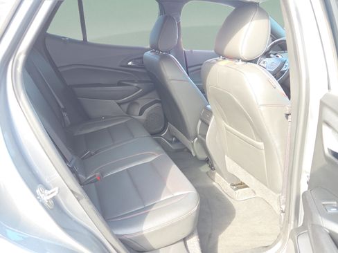 Used 2025 Chevrolet Trax RS FWD image 15