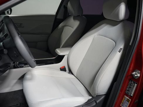 Used 2024 Hyundai Kona SE FWD image 6