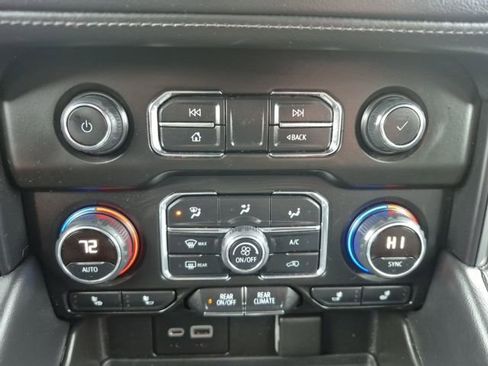Used 2022 Chevrolet Suburban LT image 33
