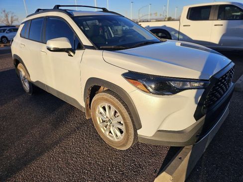 Used 2023 Toyota Corolla Cross LE w/ Moonroof Package image 7