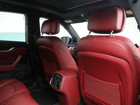 Certified 2022 Maserati Levante GT image 19