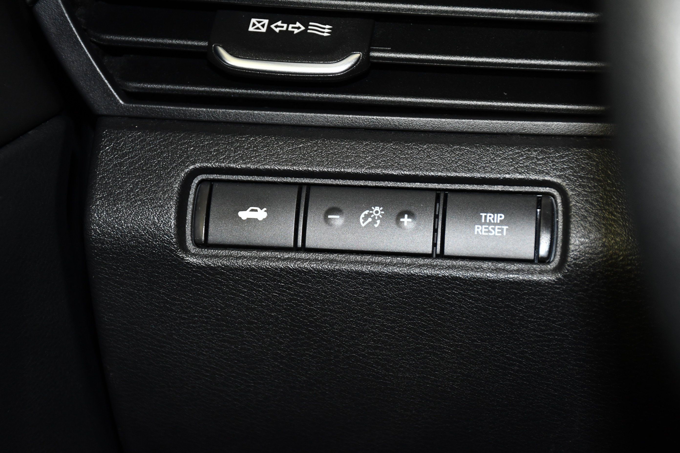 Used 2024 Nissan Altima 2.5 SV FWD image 34
