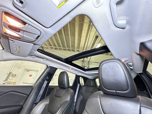 Certified 2021 Jeep Cherokee Latitude Plus image 27