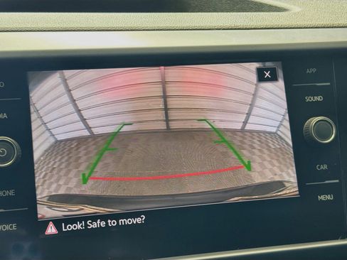 Used 2022 Volkswagen Taos SE FWD image 16