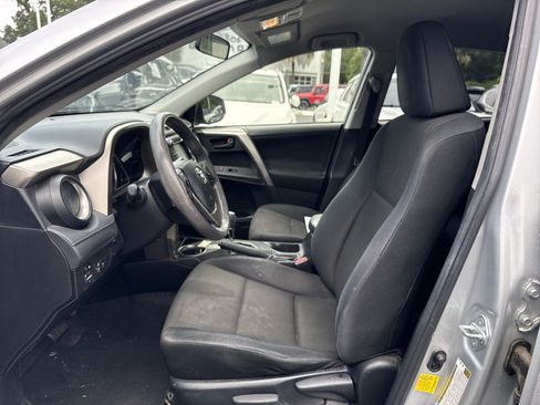 Used 2015 Toyota RAV4 LE AWD/4WD image 16