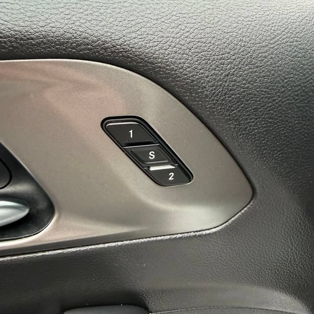 Used 2025 Chrysler Pacifica Select FWD image 14