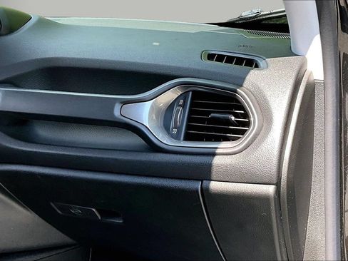 Certified 2022 Jeep Renegade Latitude AWD/4WD image 20