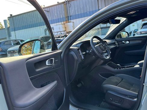 Certified 2023 Volvo C40 P8 Recharge Ultimate image 20