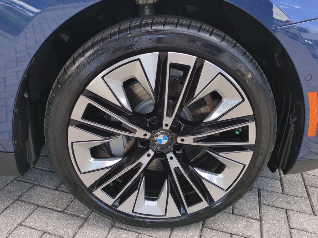 New 2027 BMW 530i xDrive w/ Premium Package AWD/4WD image 11
