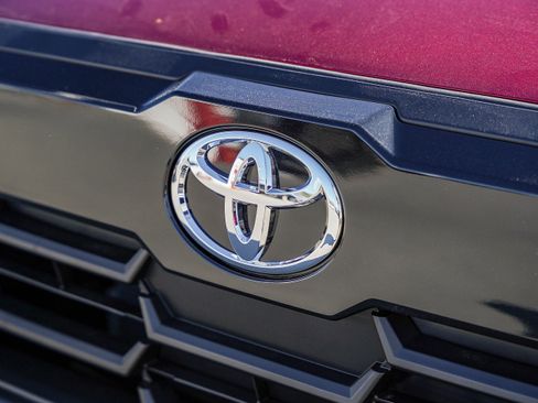 Used 2026 Toyota Corolla Cross LE image 6