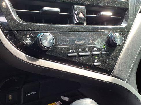 Used 2022 Toyota Camry XSE FWD image 15