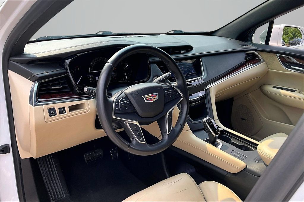 Used 2017 Cadillac XT5 Premium Luxury w/ Driver Assist Package AWD/4WD image 17