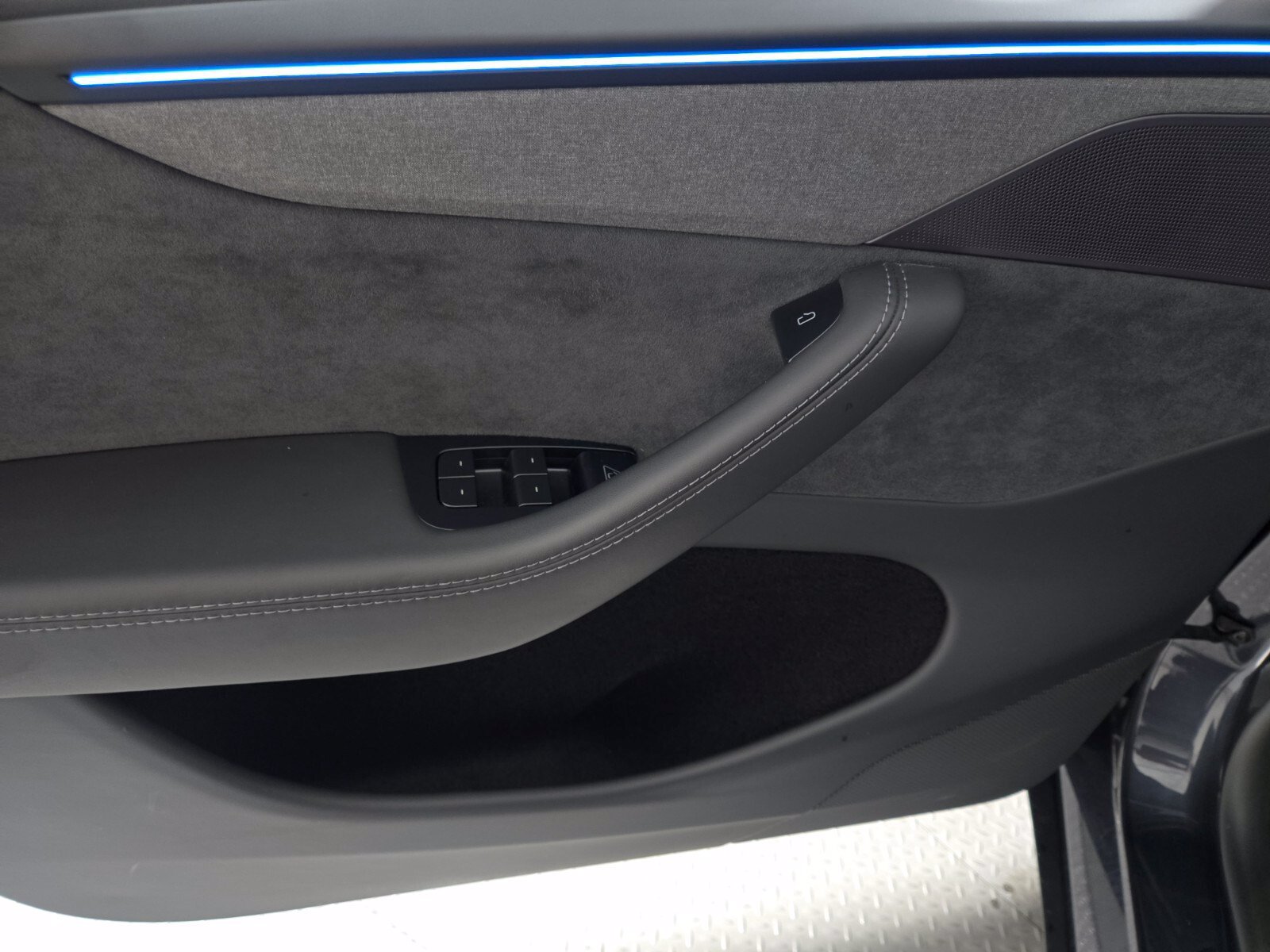 Used 2026 Tesla Model Y Long Range RWD image 23