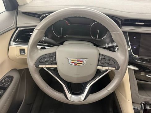 Used 2022 Cadillac XT6 Premium Luxury image 18