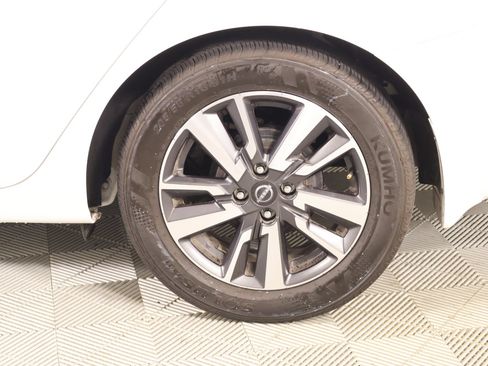 Used 2024 Nissan Versa SV w/ Trunk Package FWD image 17
