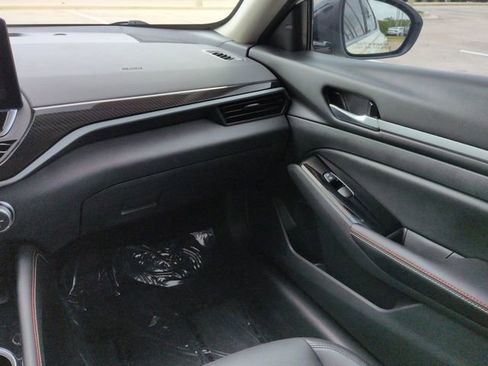 Used 2025 Nissan Altima 2.5 SR w/ SR Premium Package image 16