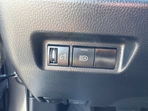 Used 2022 Toyota RAV4 XLE AWD/4WD image 30