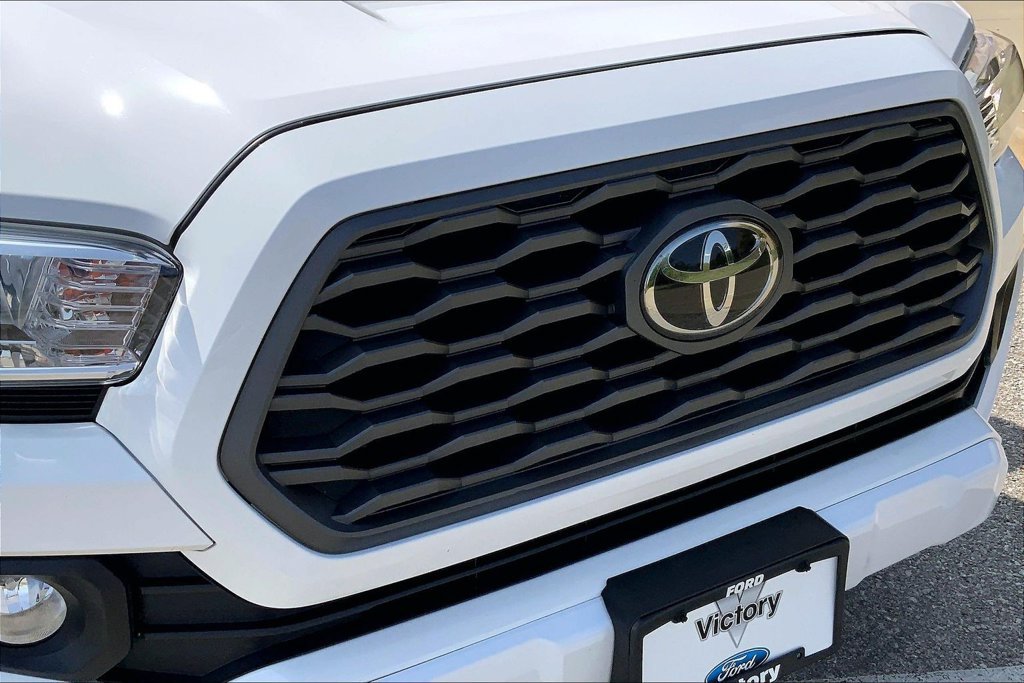 Used 2020 Toyota Tacoma TRD Sport w/ Exterior Package AWD/4WD image 27