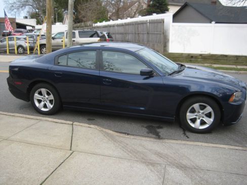 Used 2013 Dodge Charger SE w/ Connectivity Group image 4