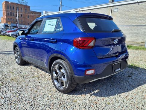 New 2025 Hyundai Venue SEL image 3