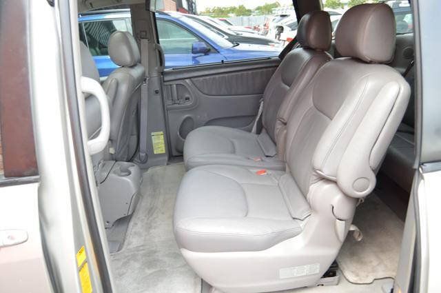 Used 2004 Toyota Sienna XLE Limited w/ Limited Pkg 5 FWD image 47