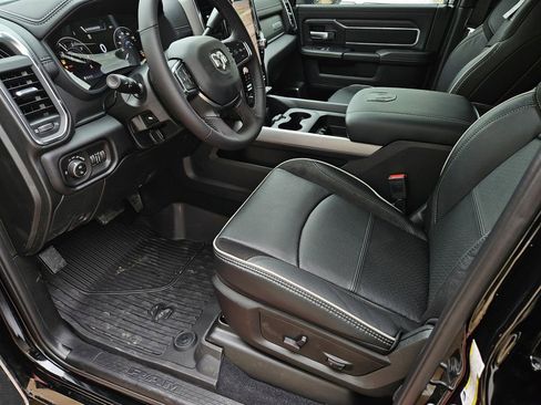 New 2026 RAM 2500 Laramie AWD/4WD image 13