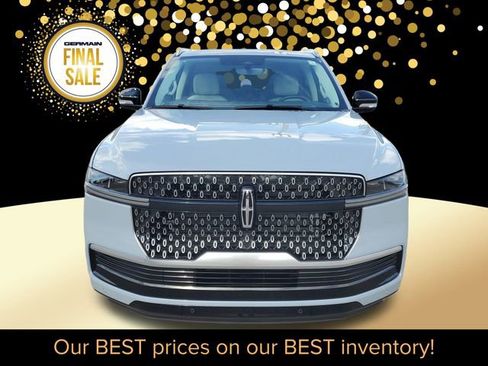 New 2025 Lincoln Navigator Reserve image 3