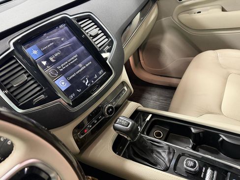Used 2018 Volvo XC90 T6 Momentum w/ Convenience Package image 7