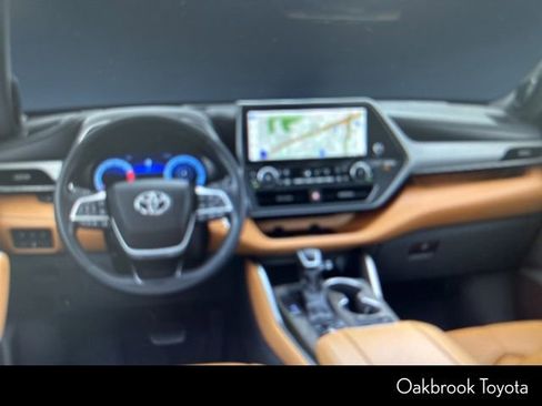Used 2026 Toyota Highlander Platinum AWD/4WD image 6