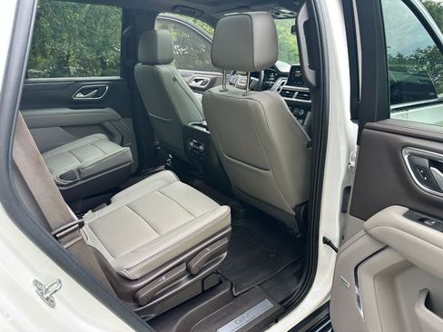 Used 2022 GMC Yukon SLT w/ SLT Premium Package RWD image 25
