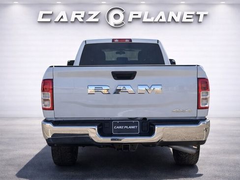 Used 2022 RAM 3500 Tradesman w/ Chrome Appearance Group AWD/4WD image 4