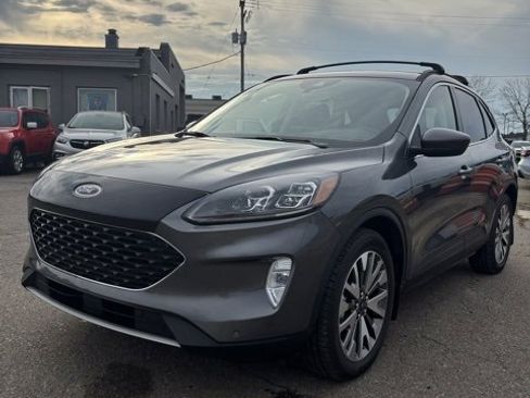 Used 2022 Ford Escape Titanium w/ Class II Trailer Tow Package image 3