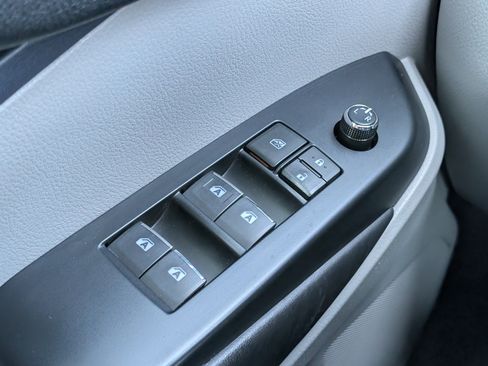 Used 2017 Toyota Highlander Limited image 26