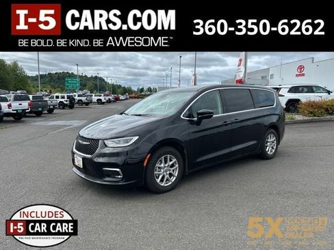 Used 2023 Chrysler Pacifica Touring-L FWD image 1