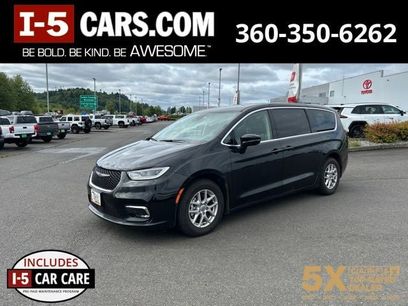 Used 2023 Chrysler Pacifica Touring-L